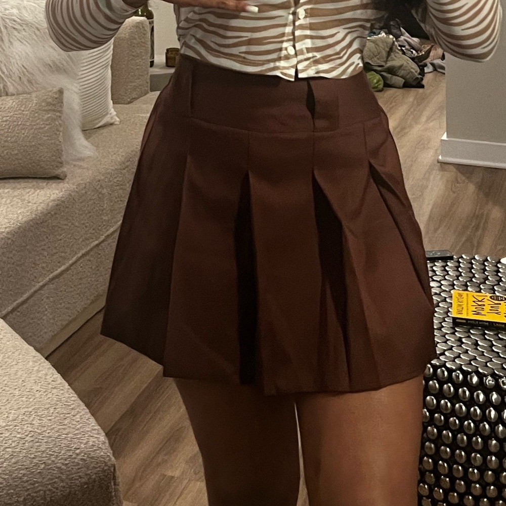 Brown pleated skirt!!